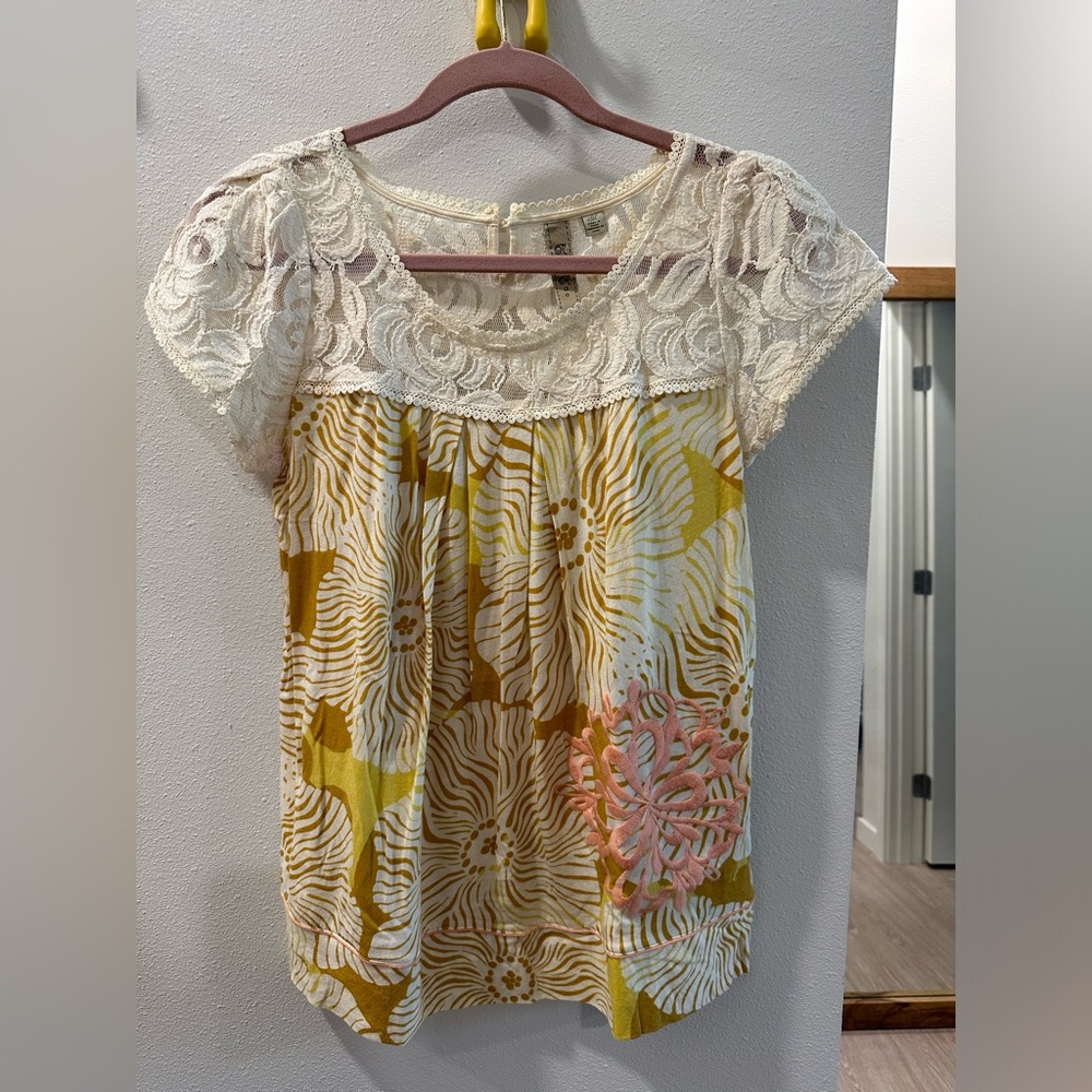 Anthropologie lace and cotton top Size M